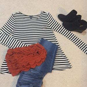 Gap - Black & White Swing Top - size M